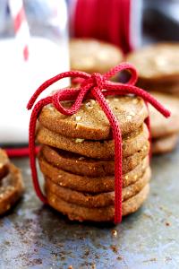 1 Serving Ginger Cookies With Sliced Almonds