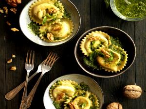1 serving Gourmet Pesto Ravioli with Walnuts