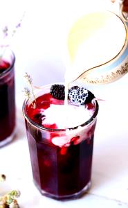 1 Serving Grande - Iced Berry Chai Infusion - 2% Milk