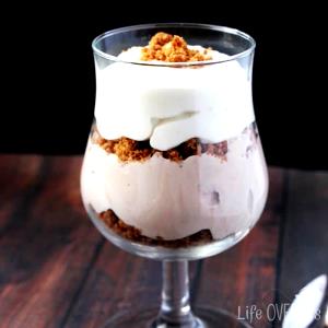 1 serving Greek Yogurt Parfait with Chocolate Cookie Crumbs (Large)
