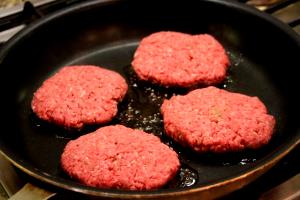 1 Serving Ground Beef Burgers, Hamburger Steak