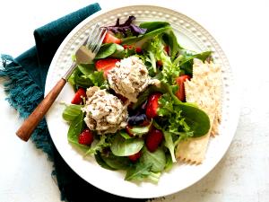 1 Serving Half Bros Bistro Salad With Chicken