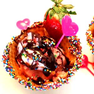 1 Serving Healthy Creations Strawberry Sundae Cup