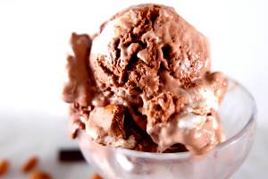 1 Serving Heavenly Hash Ice Cream