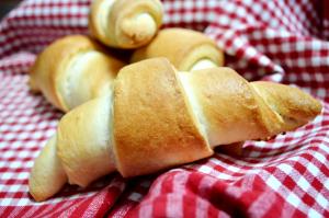 1 serving Honey Wheat Crescent Rolls