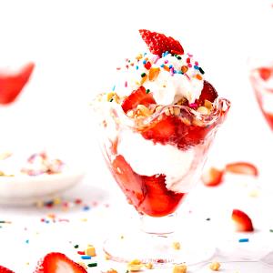 1 serving Kids Strawberry Sundae