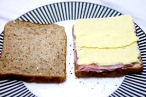 1 Serving Kidz Ham & Cheese On Wheat Bread W/ Cheese