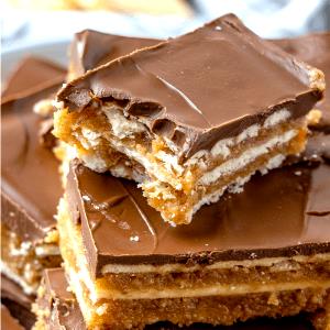 1 serving Kit Kat Bars Topping