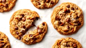 1 serving Kitchen Sink Cookie