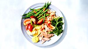 1 serving Layered Tuna Salad with Tomato and White Bean