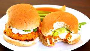 1 Serving Lite-Bite Plate With Buffalo Patty