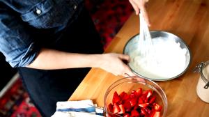 1 Serving Lite White Berry, Small - Skim Milk W/ Whip