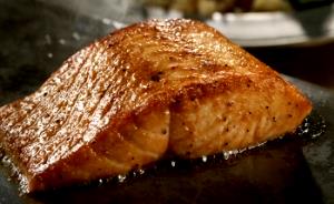 1 serving LongHorn Grilled Salmon (7 oz)