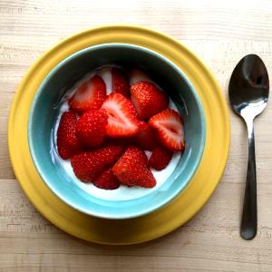 1 Serving Low Fat Strawberry Yogurt With Berries