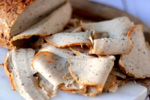 1 Serving Meatless Deli Turkey Slices