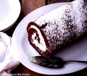 1 Serving Mint Chocolate Chip Ice Cream/Chocolate Roll Ice Cream Cake