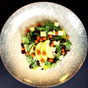 1 Serving Mixed Greens W/ Dressing. Garnish Service