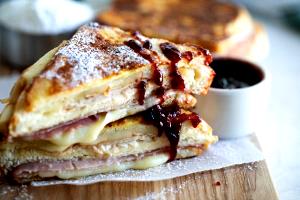1 serving Monte Cristo