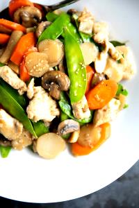 1 Serving Moo Goo Gai Pan Lunch Bowl Served With Brown Rice