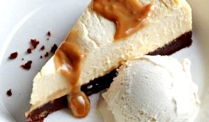 1 Serving New York Cheesecake W/Caramel Fudge