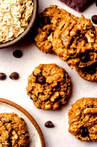 1 Serving Oatmeal Chocolate Walnut Cookie