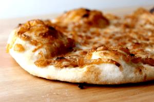 1 Serving Onions İn 1 Topping Medium Pizza