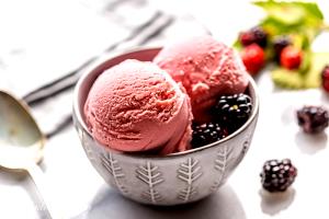 1 Serving Oregon Blackberry Ice Cream - 4 Oz Scoop