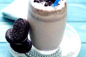 1 Serving OREO Cookie Ice Cream Shake - Sixteen Oz Cup