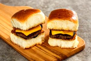 1 serving Pepper Pals Little Mouth Cheeseburger