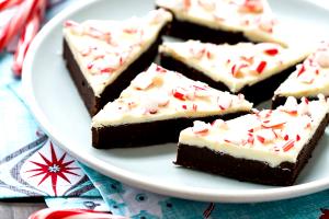 1 Serving Peppermint Bark Brownie