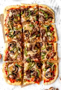 1 Serving Philly Meat İn 4+ Topping Medium Pizza