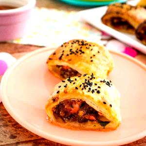 1 Serving Pork And Bacon Sausage Roll Lunch Meat