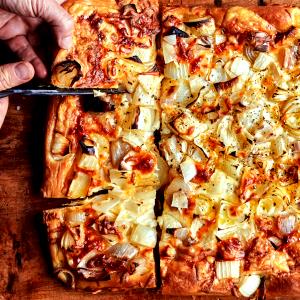 1 Serving Provolone Cheese İn 2-3 Topping Large Pizza