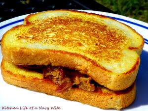 1 serving Pulled Pork Sandwich on Garlic Bread