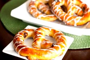 1 Serving Raisin Pretzel