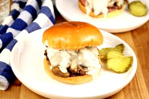1 Serving Roast Beef & Swiss Cheese Sandwich With Condiments