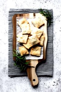 1 Serving Rosemary & Parmesan Crispbread