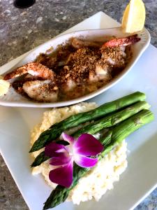1 Serving Seafood Trio, Mahi, Bourguignonne