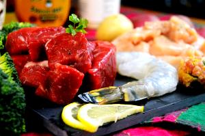1 Serving Shrimp And Sirloin, Bourguignonne