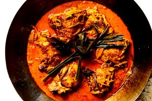 1 Serving Singapore Tomato Curry With Stir Fried Chicken