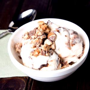 1 Serving Snickers Candy Topping