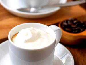 1 Serving Solo - Espresso Con Panna - Soy (US) Milk