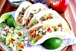 1 serving Spicy Buffalo Chicken Tacos with Creamy Red Chile Sauce