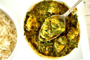 1 Serving Spinach Curry With Chicken - Regular Size - Special Request White Meat Chicken
