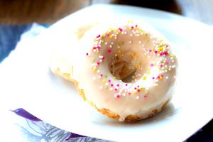 1 Serving Sprinkled-White Cake Donuts
