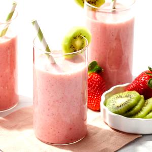 1 Serving Strawberry Banana Smoothie, Medium W/ Whip
