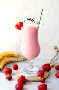 1 Serving Strawberry Banana Smoothie, Small W/ Whip