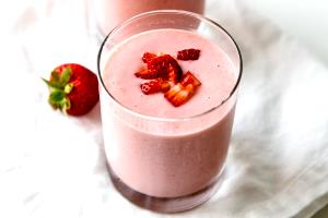 1 Serving Strawberry Banana Smoothie With Whip - 16 Oz.