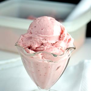 1 Serving Strawberry Ice Cream With Nonfat Milk