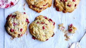 1 Serving Strawberry Creme Swirl Cookie